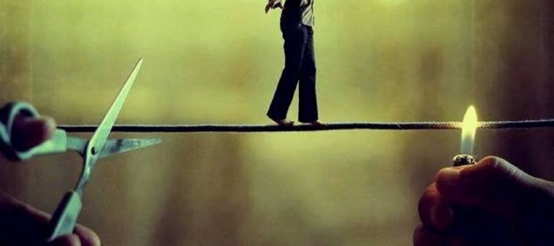 ellinikes-koinoties-voithia-se-neous