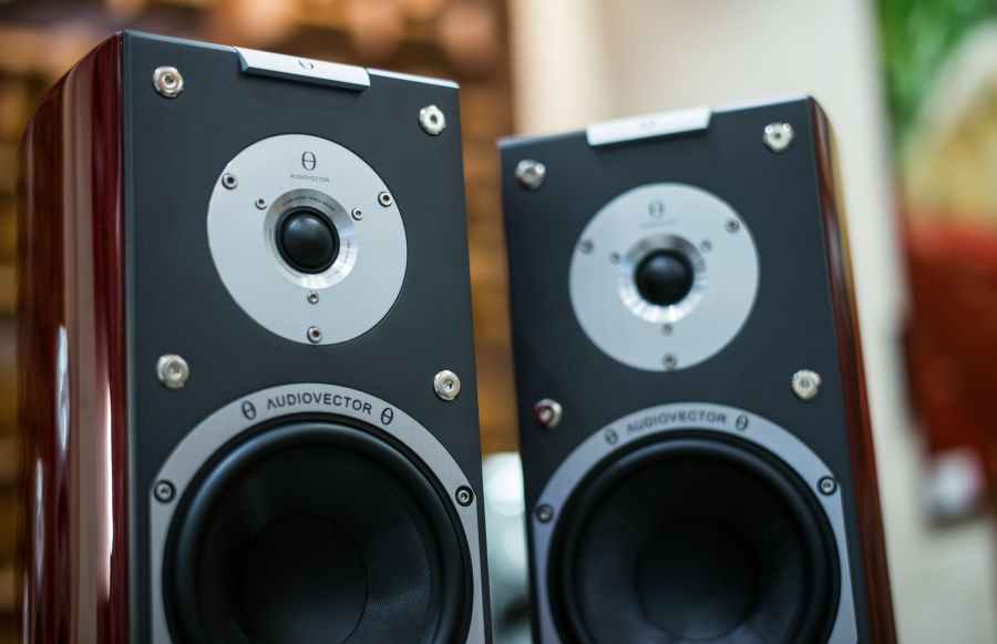 amplifier audio bass blur